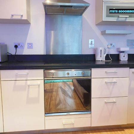 80S Retro 1Bed Studio Serviced Apartment Canary Wharf Perfect For Solo & Couple Travellers Londyn Zewnętrze zdjęcie