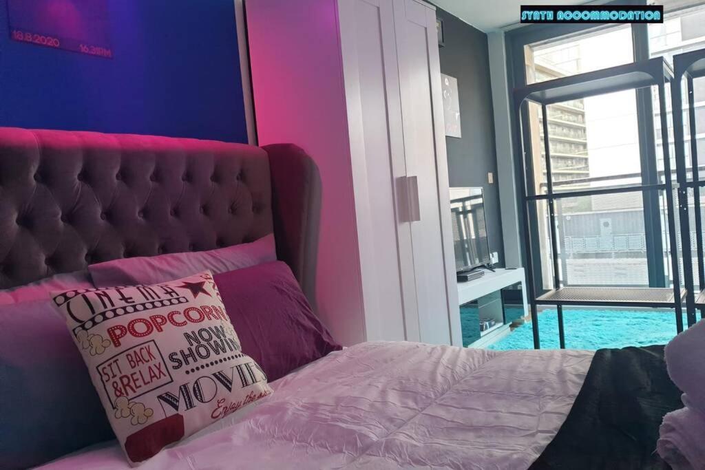80S Retro 1Bed Studio Serviced Apartment Canary Wharf Perfect For Solo & Couple Travellers Londyn Zewnętrze zdjęcie