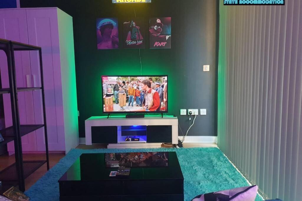 80S Retro 1Bed Studio Serviced Apartment Canary Wharf Perfect For Solo & Couple Travellers Londyn Zewnętrze zdjęcie