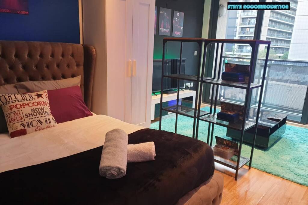 80S Retro 1Bed Studio Serviced Apartment Canary Wharf Perfect For Solo & Couple Travellers Londyn Zewnętrze zdjęcie