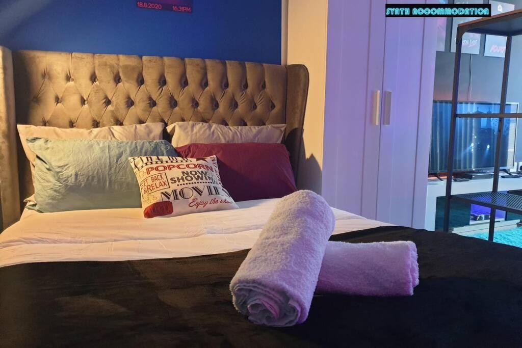 80S Retro 1Bed Studio Serviced Apartment Canary Wharf Perfect For Solo & Couple Travellers Londyn Zewnętrze zdjęcie