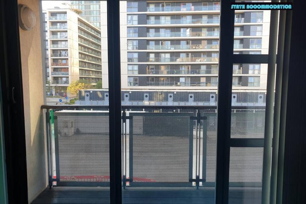 80S Retro 1Bed Studio Serviced Apartment Canary Wharf Perfect For Solo & Couple Travellers Londyn Zewnętrze zdjęcie