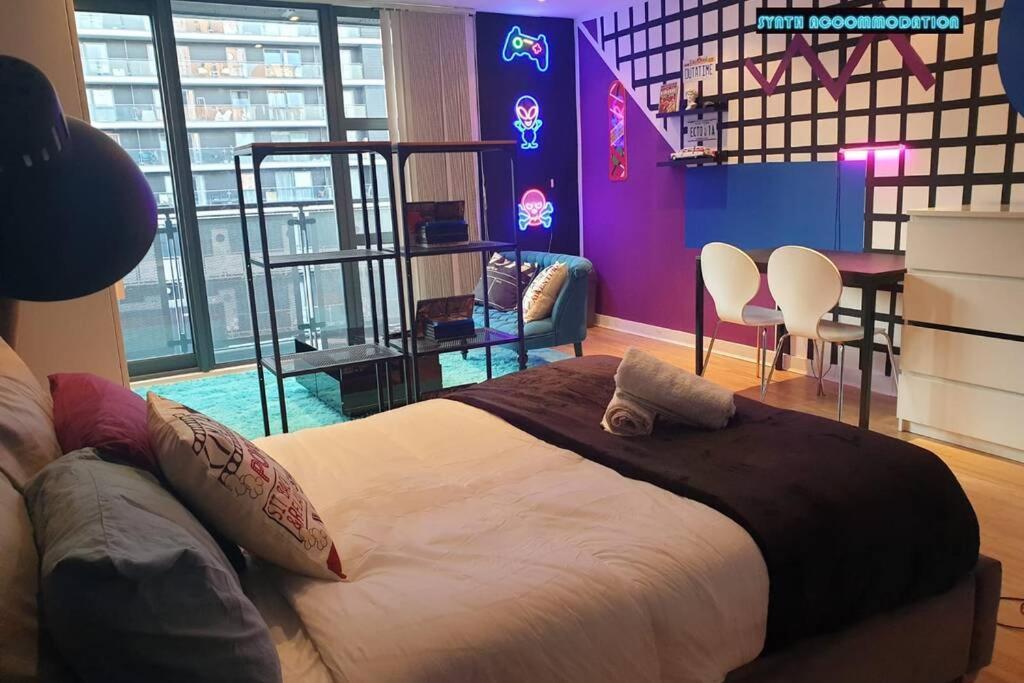 80S Retro 1Bed Studio Serviced Apartment Canary Wharf Perfect For Solo & Couple Travellers Londyn Zewnętrze zdjęcie