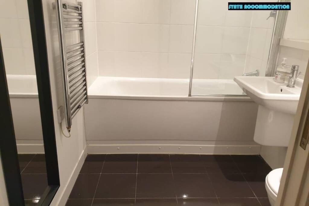 80S Retro 1Bed Studio Serviced Apartment Canary Wharf Perfect For Solo & Couple Travellers Londyn Zewnętrze zdjęcie
