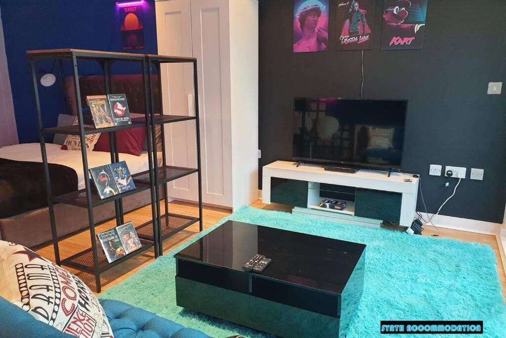 80S Retro 1Bed Studio Serviced Apartment Canary Wharf Perfect For Solo & Couple Travellers Londyn Zewnętrze zdjęcie