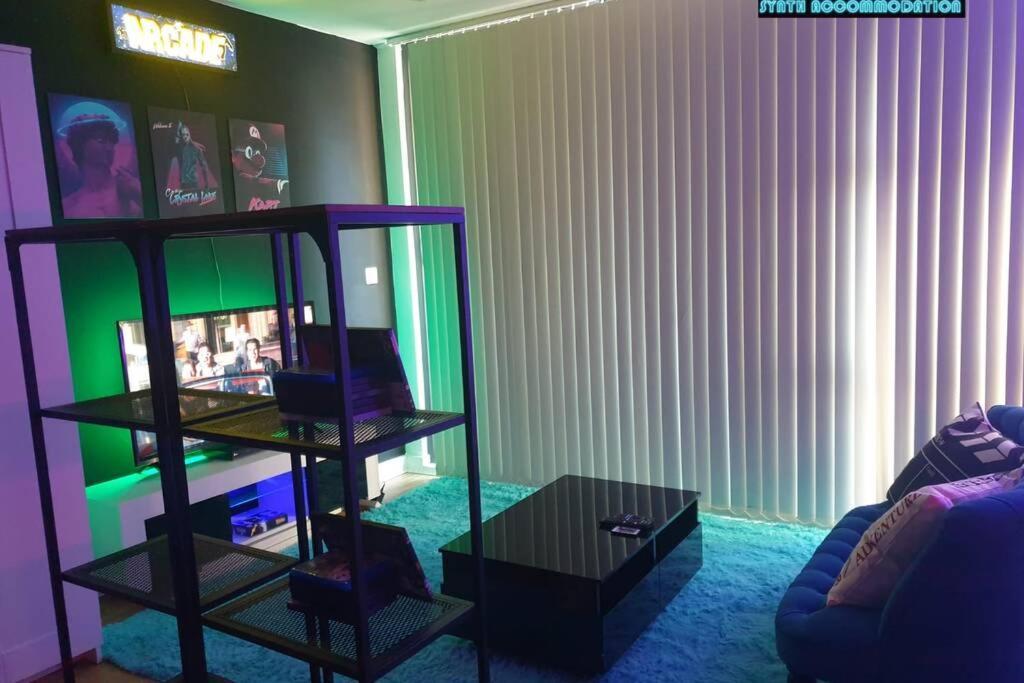 80S Retro 1Bed Studio Serviced Apartment Canary Wharf Perfect For Solo & Couple Travellers Londyn Zewnętrze zdjęcie